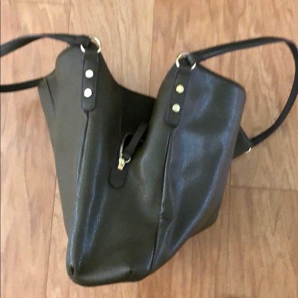 Handbags - Picture 3 of 6